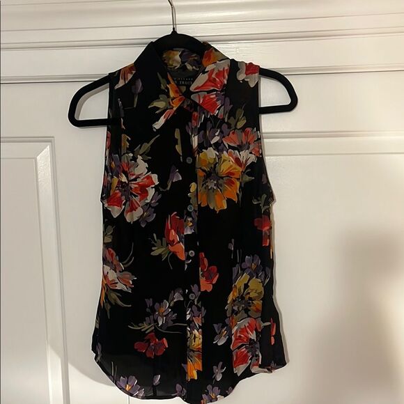 Ellen Tracy Tops - Sz 6 Ellen Tracy Black and Red Sleeveless Notched Collar Blouse 18.5” P2P